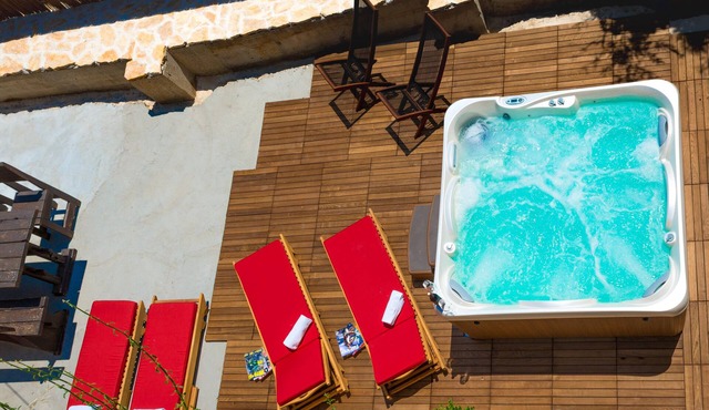 Ankora 1 with terrace and great view next to Old Town with HotTub in the garden