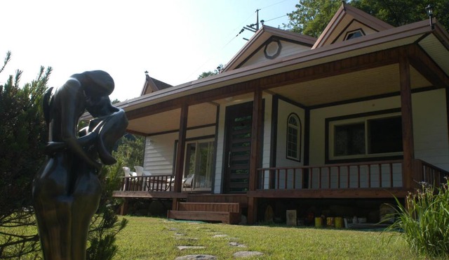 Anna House Valley Pension