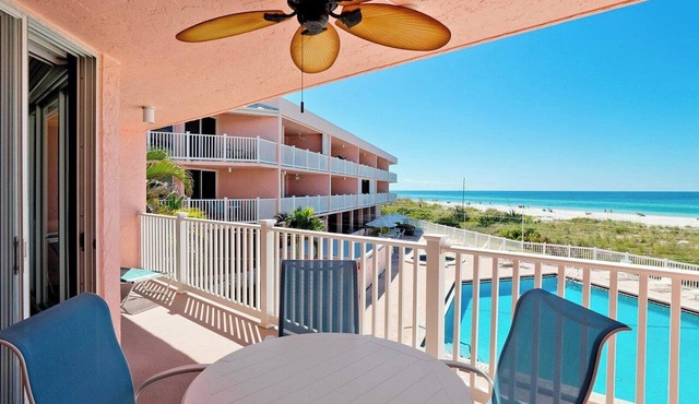 Anna Maria Island Club 31, Condo 2 Bedroom/2 Bath ocean view, maximum occupancy of 4 people. Community pool, Max 1 vehicle.
