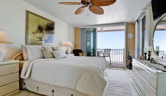 Anna Maria Island Club 39 Beachfront. End Unit Condo – 2BR/2Bath Gulf-Front Retreat with maximum occupancy of 4 people. Community pool, Max 1 vehicle.