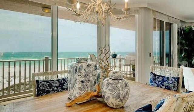 Anna Maria Island Club 45, Condo 2 Bedroom/2 Bath ocean view, maximum occupancy of 4 people. Community pool, Max 1 vehicle.