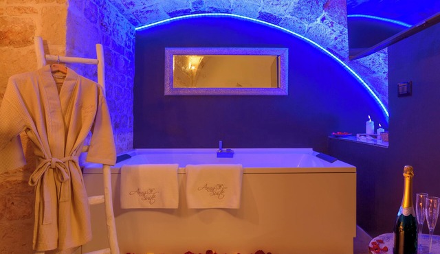 Anna Suite with Jacuzzi in the center of Conversano