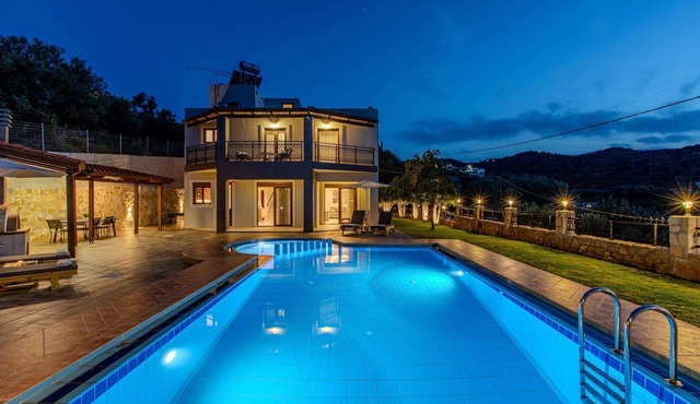 Anna - Three Bedroom Villa, Sleeps 6