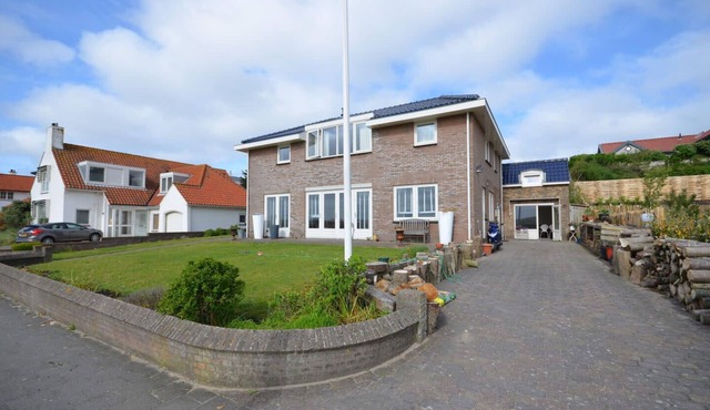 Anne's Huisje with private parking .