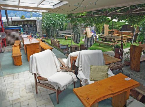 Annies Nirvana Lodge Backpackers