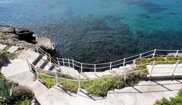 Ansedonia: marvelous villa with a view, swimming pool & private access to sea.