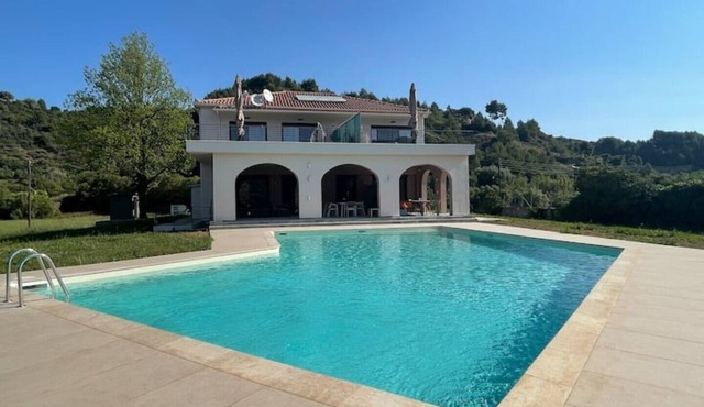 Antinea Olympian Villa North studio