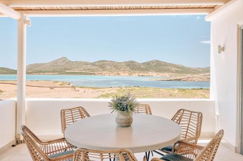 Antiparos Thea