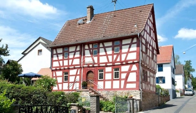 Antique half-timbered gem - in the green belt of Wiesbaden