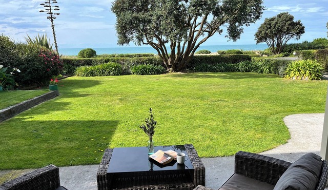 Antonio's - beach front holiday living