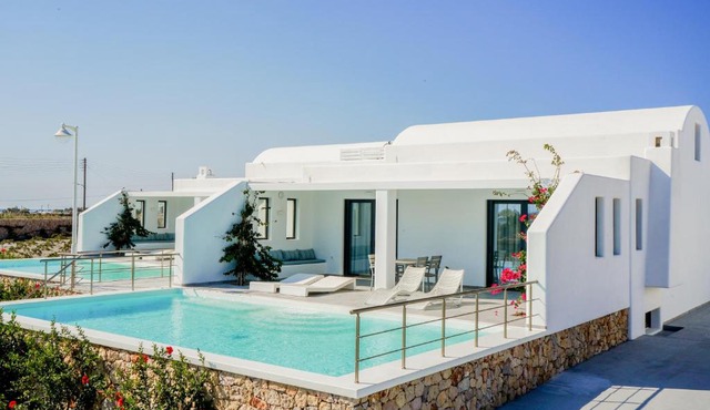 Antoperla Perivolos Homes & Villas