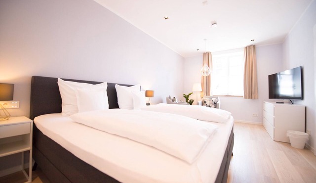 Ap 8 - Herrenberg-Junior Suite-Deluxe-Ensuite with Shower-Courtyard view