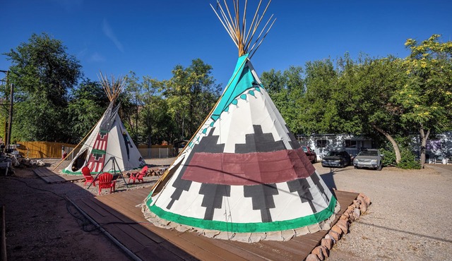 Apache Motel