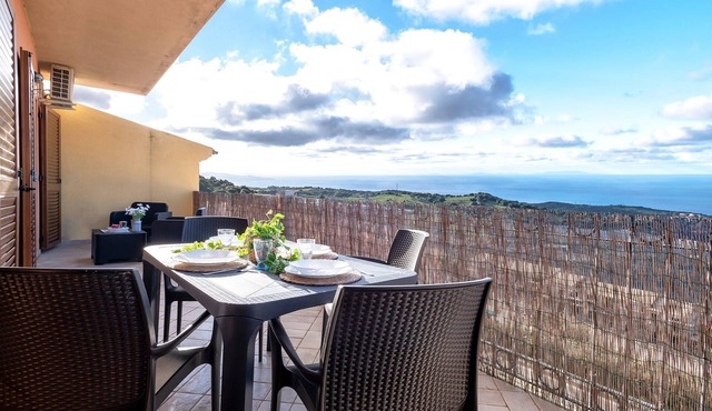 Apartment 'Costiero' with Sea View, Private Terrace and Air Conditioning