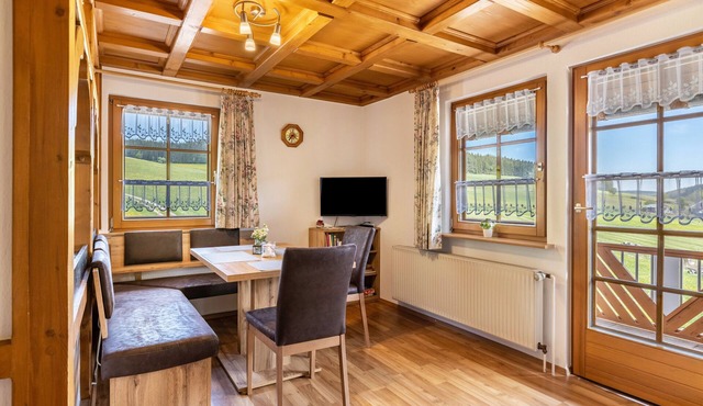 Apartment 'Erdgeschoss' with Mountain View, Private Terrace and Wi-Fi