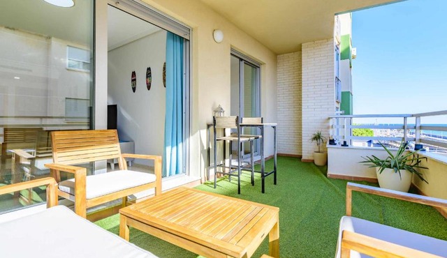 Apart. Port Arenal con terraza y piscina