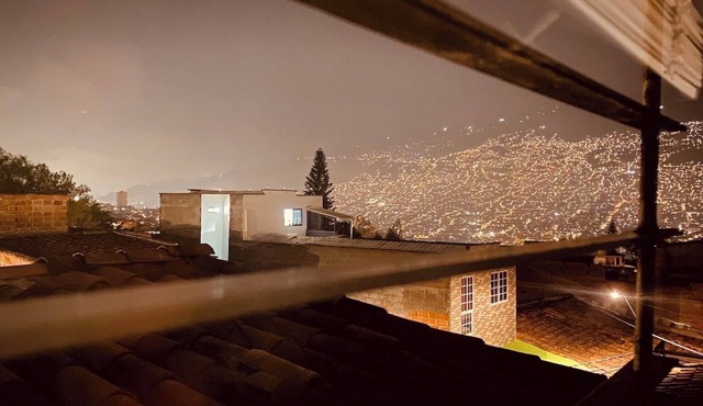 Apart studio with city view near Pablo Tobon Hospital Wifi 500 Mbps