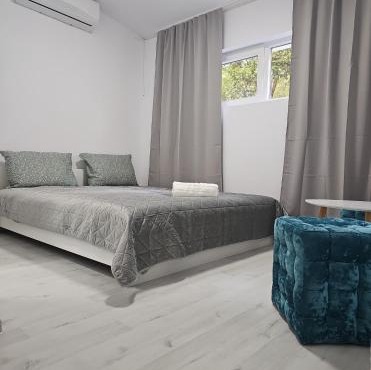 Apartament duplex pentru 3-4-5 persoane, Free parking, Self checkin, zona linistita