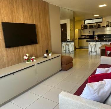 Apartamento amplo e equipado, entre a praia e o centro