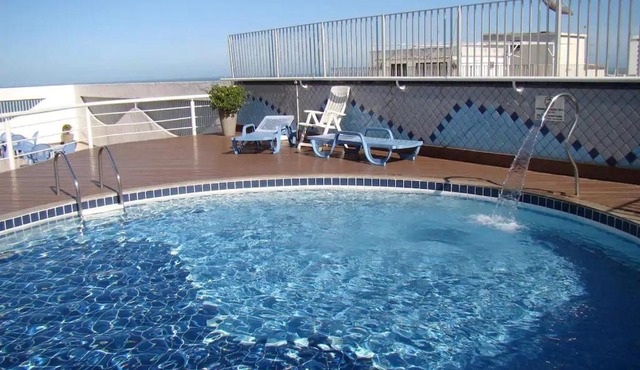 Apartamento com PISCINA no CENTRO de Guarapari ao lado da PRAIA