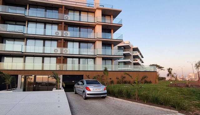 Apartamento con Terraza Frente a la Playa. Parada 27 Mansa
