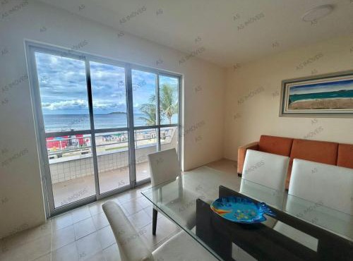 Apartamento dois quartos frente à praia