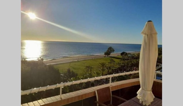 Apartamento frontal en primera línea de playa en Marina dor