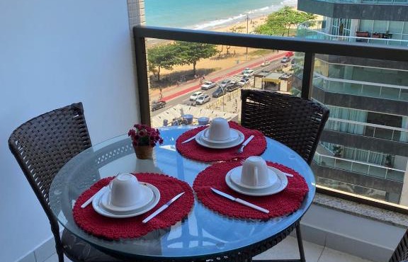 Apartamento mobiliado e funcional com vista para o mar da praia de itaparica