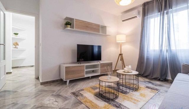 Apartamento Tranquilo , en Pleno Centro con Garaje
