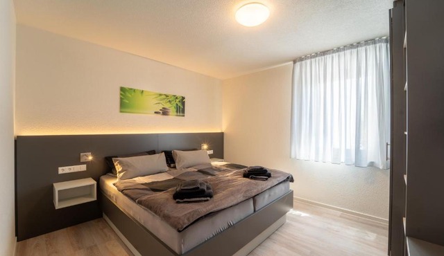 Aparthotel Neckartal - Premium Serviced Apartments mit je 1 oder 2 Doppelzimmern - Highspeed-WLAN, 55' Smart-TV in jedem Zimmer, Vollküche, Klima, Parkplatz - 15 Min nach Stuttgart, Ludwigsburg & Waiblingen - die perfekte Basis für Business & Privat!