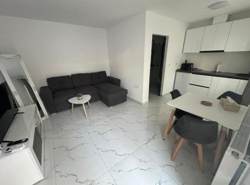 Aparthouse 2