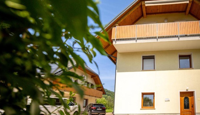 Apartma Lovor
