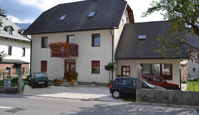 Apartmaji pri Ticelnu