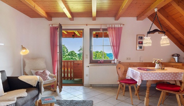 Apartment Sonnenblick with South-Facing Balcony, Mountain View, Shared Garden & Wi-Fi