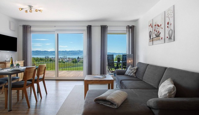 'Apartment 1' with Lake View, Shared Garden and Wi-Fi