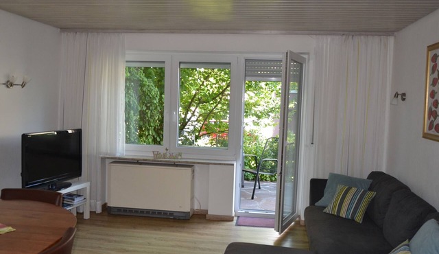 Apartment 'Erdbeere' with Private Terrace, Shared Garden and Wi-Fi