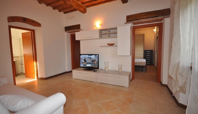 Apartment with a garden, 8 minutes from the beach in Forte dei Marmi