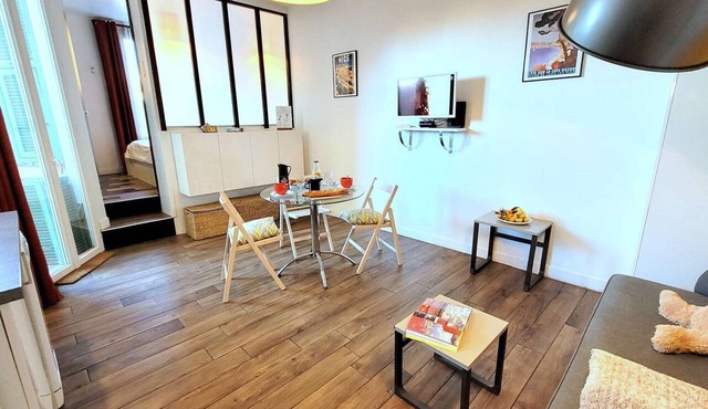 Apartment, 1 Bdrm - AC - neighborhood Antique dealers, the Port