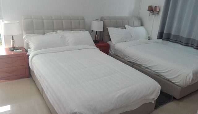 Apartment 1, Spacious One-Bedroom with Two Single Beds