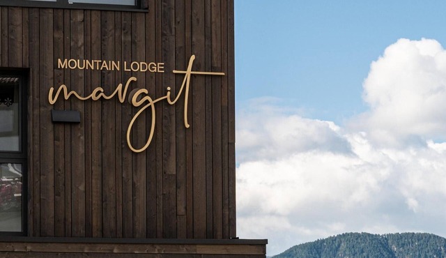 Apartment 101 'Mountain Lodge Margit' with Private Terrace, Shared Garden and Wi-Fi