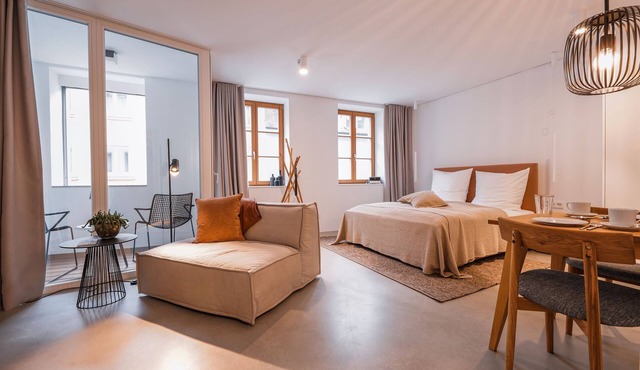 Apartment '2 persons' with covered loggia on the 2nd floor close to the lake