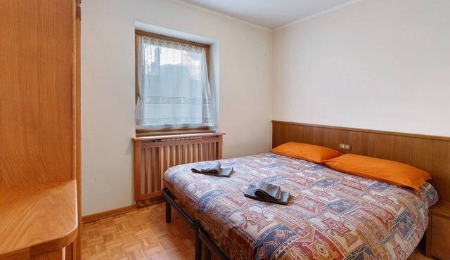 Apartment '2' with Shared Garden