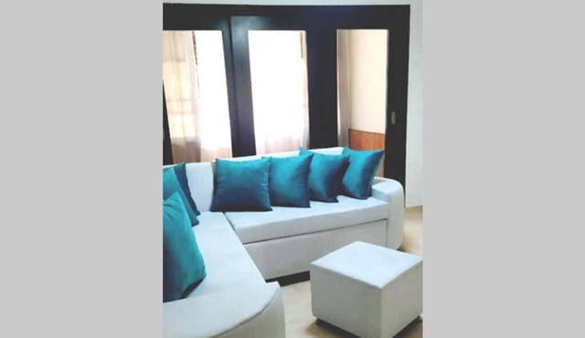 Apartment 3 bed, 2bath, and 2 free parking.