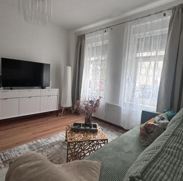 Apartment 45 - Moderne, ruhige 2 Zimmer-Wohnung mit WLAN in Wittenberge, Komplett ausgestattet mit EBK, ideal für Business, Privataufenthalte, Radfahrer sowie kurze und längere Aufenthalte - einzeln oder als Paar - Nahe Bahnhof, Zentrum - Fahrradgarage