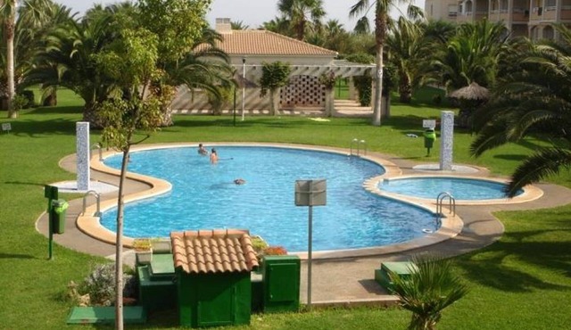 Apartment 50m from beach, air-conditioned, pool & parking