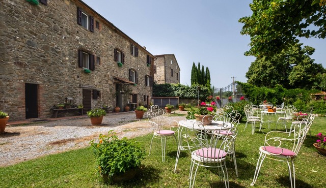 Apartment "Agriturismo La Pieve - Tulipani" with Shared Pool & Wi-Fi