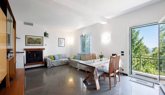 Apartment 'Ai Campi' with Private Garden, Balcony and Wi-Fi