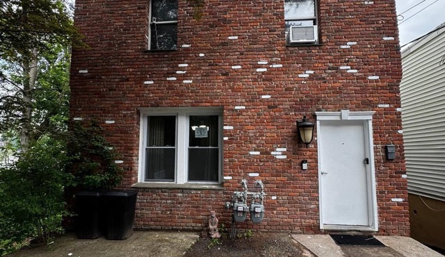 Apartment A - Next to Hiking Trail - Front Entrance