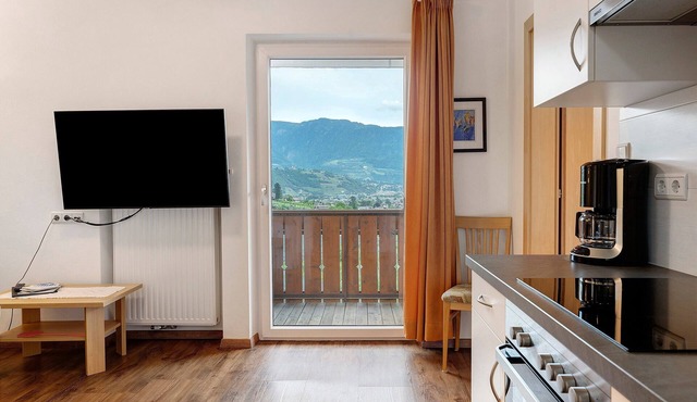 Apartment A3 with View of Merano, Shared Pool, Whirlpool and Wi-Fi