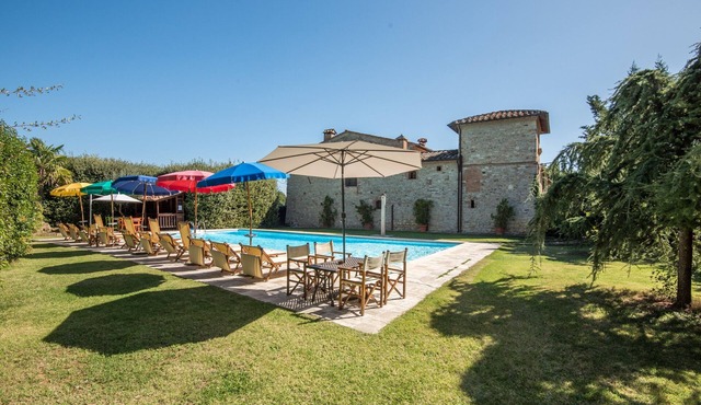 Apartment 'Agriturismo Ischieto - Il Granaio' with Shared Pool, Wi-Fi, and Air Conditioning